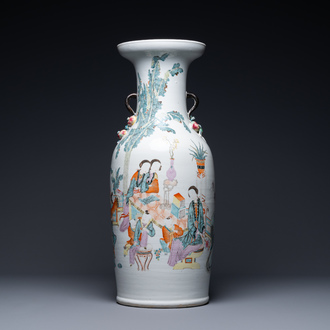 A Chinese qianjiang cai vase with peach handles, 19/20th C.