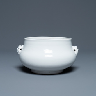 Een Chinese Dehua blanc de Chine wierookbrander, Yongzheng