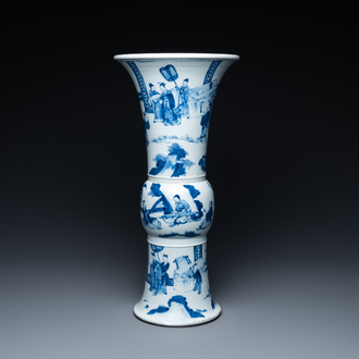 Een Chinese blauw-witte 'gu' vaas met verhalend decor, Chenghua merk, Kangxi
