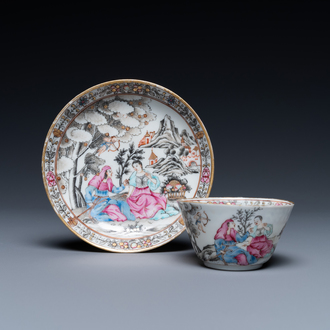 Een fijne Chinese famille rose kop en schotel met romantisch decor, Qianlong