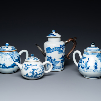 Vier Chinese blauw-witte theepotten, Kangxi