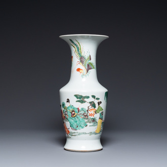 A Chinese famille rose vase with narrative design, 18/19th C.