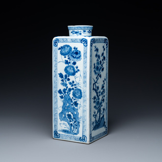 Een Chinese blauw-witte vierkante fles, Kangxi