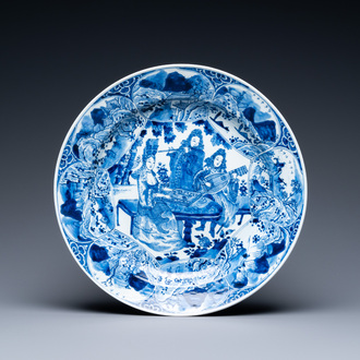 Een Chinese blauw-witte schotel met muzikanten, Kangxi