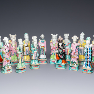 Veertien Chinese famille rose figuren van onsterfelijken, Qianlong/Jiaqing