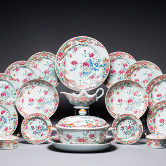 Een 21-delig Chinees famille rose servies, Qianlong