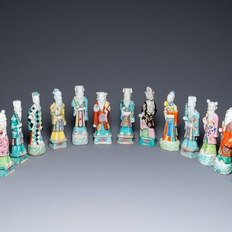 Veertien Chinese famille rose figuren van onsterfelijken, Qianlong/Jiaqing