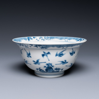 Een Chinese blauw-witte kom met twaalf eksters, Chenghua merk, Kangxi