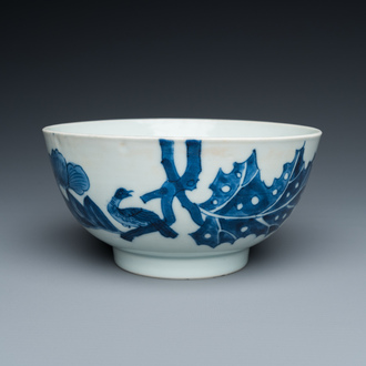 Een Chinese blauw-witte 'Bleu de Hue' kom van een koninklijke missie voor de Vietnamese markt, Tân Sửu  辛丑 merk, gedat. 1841