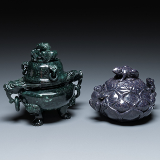Twee Chinese wierookbranders met deksels in groene en blauwe goudsteen, 19/20e eeuw