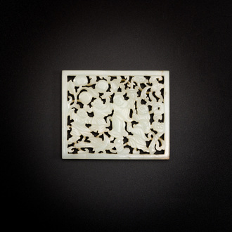 Een Chinese opengewerkte lichte celadon jade plaquette met vijf spelende jongens, Ming