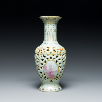 Een Chinese opengewerkte dubbelwandige famille rose vaas, Qianlong merk, Republiek