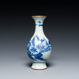 Een Chinese blauw-witte vaas met een landschap, Qianlong