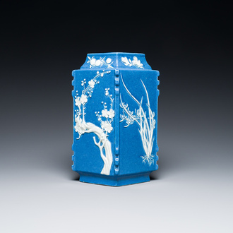 Een zeldzame Chinese ruitvormige vaas met wit reliëfdecor op blauwe fondkleur, Qianlong merk, Republiek
