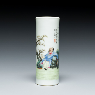 Een fijne Chinese famille rose penselenbeker, 'bitong', Qianlong merk, Republiek