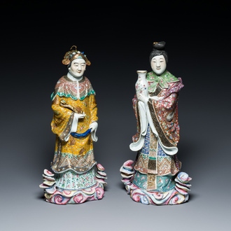 Twee Chinese famille rose figuren van dames, Fu Jian Hui Guan You Chang Zi merk, Republiek