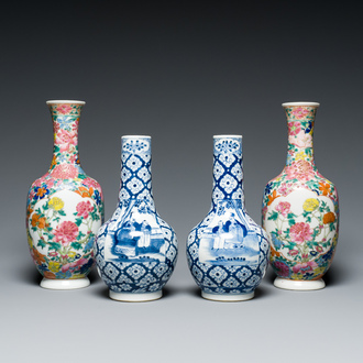 Twee paar Chinese blauw-witte en famille rose vazen, 19/20e eeuw