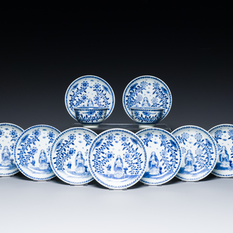 Negen Chinese blauw-witte schotels en twee koppen met Madonna met Kind, Kangxi