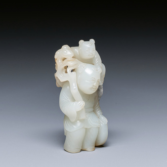 Een Chinese witte en roestkleurige jade sculptuur met twee jongens, Qing