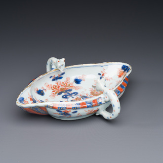 Een Chinese Imari-stijl sauskom, ex-collectie van August de Sterke, Kangxi