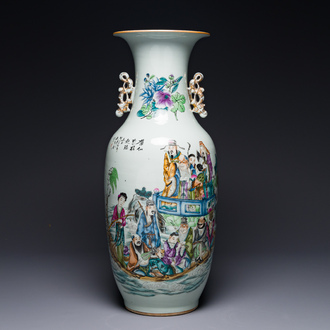 Een Chinese famille rose vaas, gesigneerd Pan Zhaotang 潘肇唐, gedateerd 1918