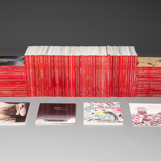Een gevarieerde verzameling van 89 veilingcatalogi over Chinese kunst van Christie's, jaren 2000 tot en met 2009