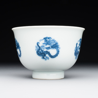 A Chinese blue and white 'dragon' cup, Kangxi mark, 19/20th C.