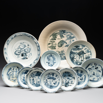 A collection of 11 Chinese blue and white wares, Ming