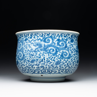 A large Chinese blue and white censer with chilong and floral design, Kangxi