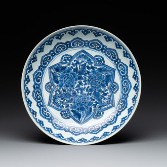 A Chinese blue and white dish with floral design, Kangxi