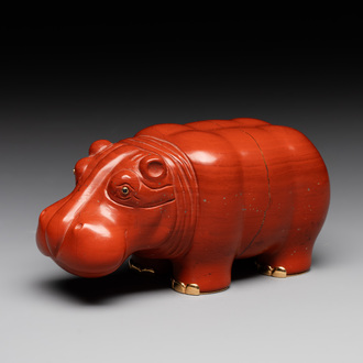 An 18kt gold mounted red jasper hippopotamus with sapphire inset eyes in Fabergé-style, early 20th C.