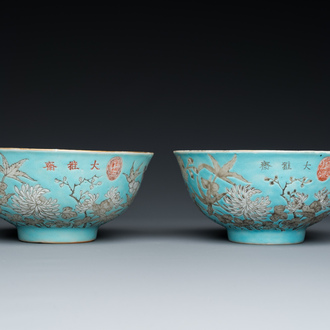A pair of Chinese 'Da Ya Zhai 大雅齋' turquoise-ground grisaille bowls, Yong Qing Chang Chun 永慶長春 mark, Guangxu