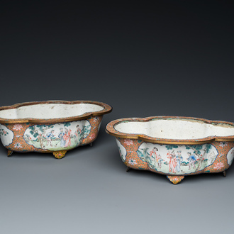 A pair of Chinese Canton enamel quatrefoil jardinières with figural design, Qianlong mark, 19th C.