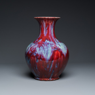 A Chinese flambé-glazed vase, 18/19th C.