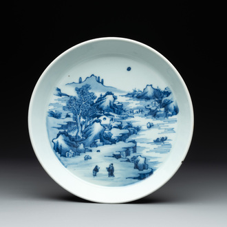A Chinese blue and white 'river landscape' plate, 18/19th C.