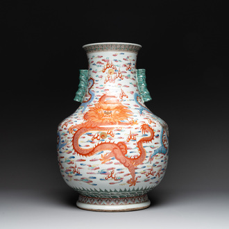 A large Chinese famille rose 'dragon' 'hu' vase, 19/20th C.