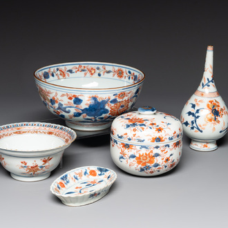 A collection of five Chinese Imari-style wares, Kangxi/Qianlong