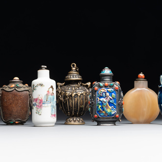 A collection of seven Chinese snuff bottles, 19/20th C.