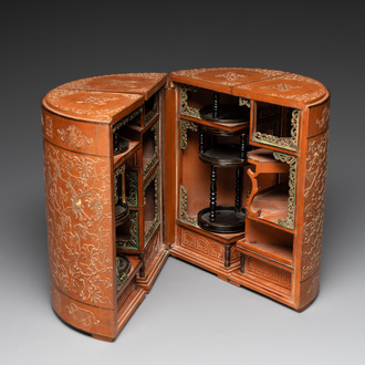 A Chinese bamboo veneered wooden cabinet of curiosities with flower scroll design, 18/19th C.