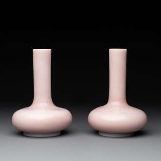A pair of Chinese pink Peking glass bottle vases, Qing