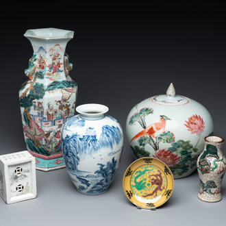 A collection of six Chinese blue and white, famille rose and verte wares, Kangxi and Tongzhi mark, 19/20th C.