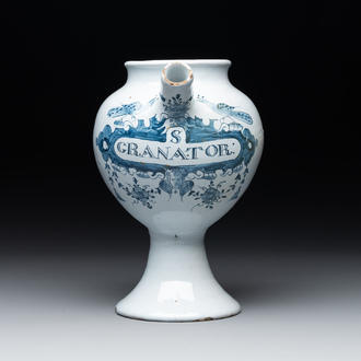 A Dutch Delft blue and white wet drug or syrup jar inscribed 'S GRANATOR', 18th C.