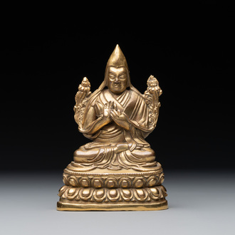 A Sino-Tibetan gilt bronze figure of a lama, 18/19th C.