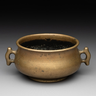 A Chinese bronze censer with 'ji 戟' handles, Xuande mark, 18th C.