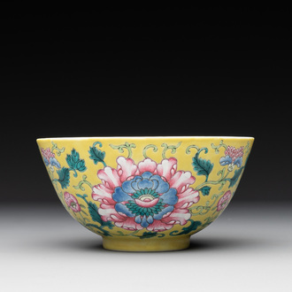 A Chinese famille rose yellow-ground 'peony' bowl, 20th C.