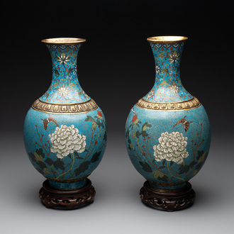A pair of Chinese cloisonné 'flowers and insects' vases on wooden stands, 18/19th C.