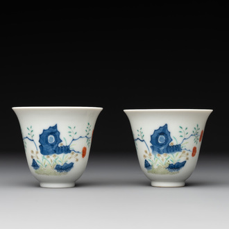 A pair of fine Chinese doucai wine cups, Jie Mei Ya Zhi 介眉雅製 mark, 19th C.