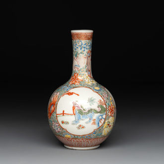 A Chinese famille rose bottle vase, Ju Ren Tang 居仁堂製 mark, Republic
