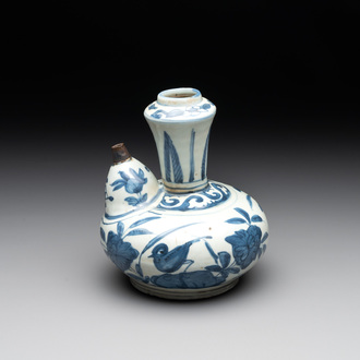 A Chinese blue and white 'kraak' porcelain 'bird' kendi, Wanli