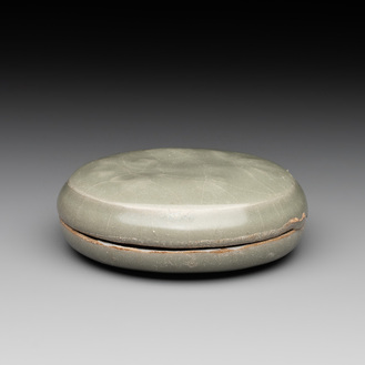 A Chinese Longquan celadon box and cover with anhua floral design, Song
